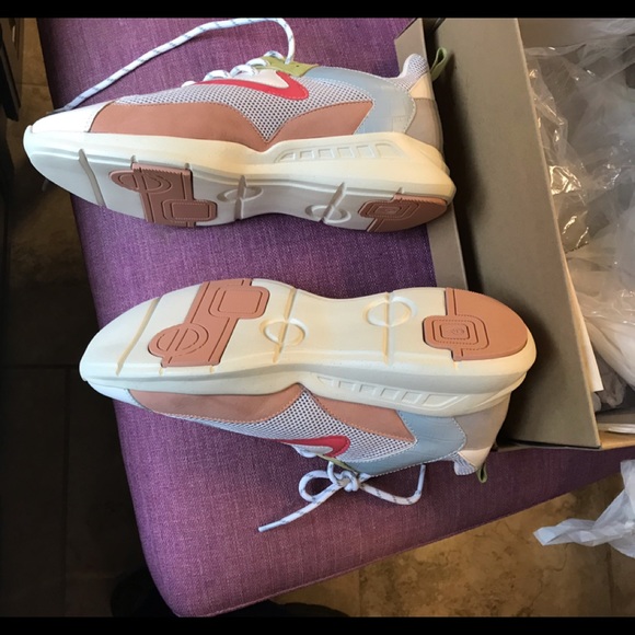 Shoes - Picture 4 of 4